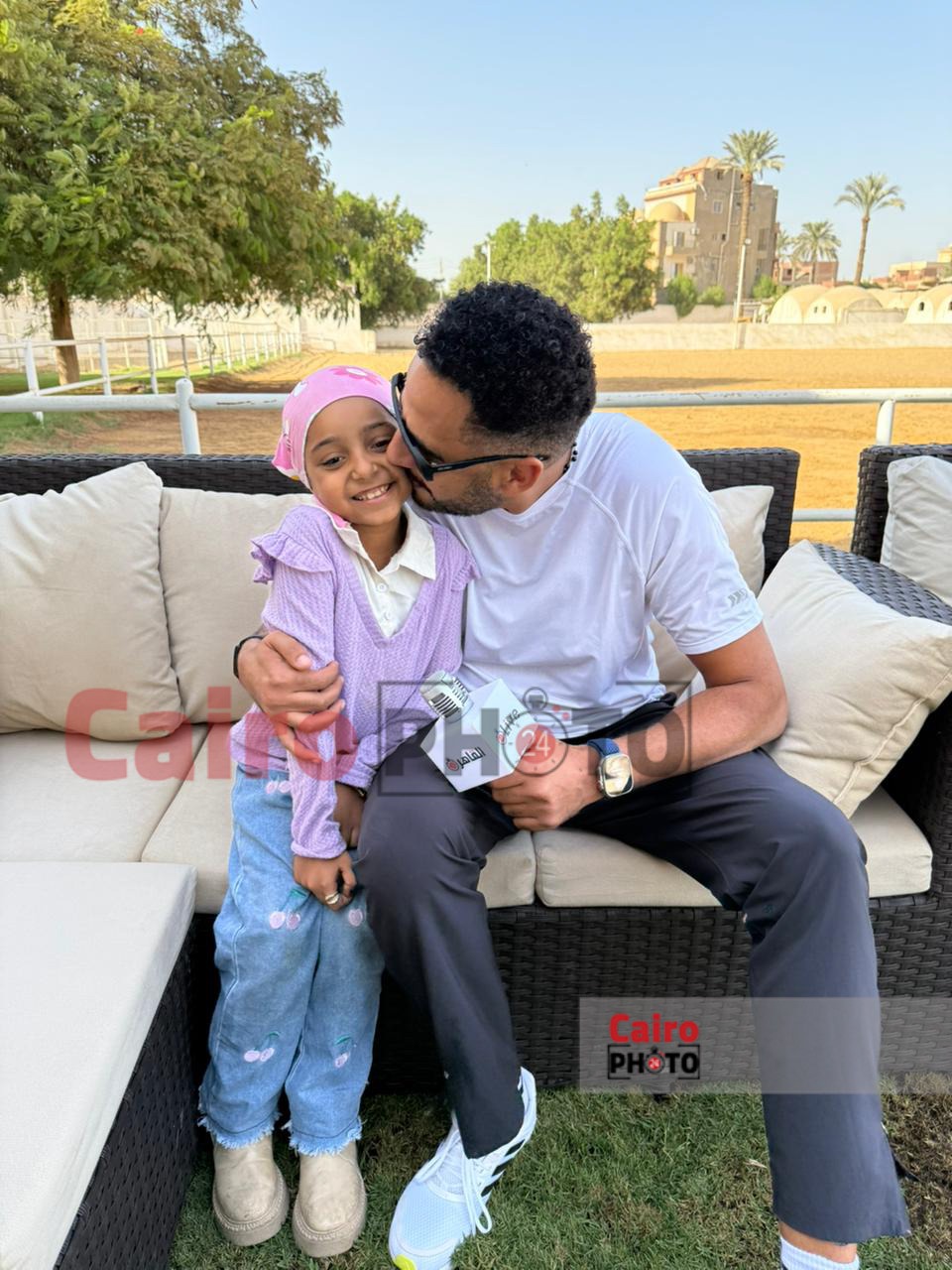 حقق حلمها.. عصام السقا يستجيب لـ طلب الصغيرة ليلى محاربة السرطان بعد طلبها عبر القاهرة