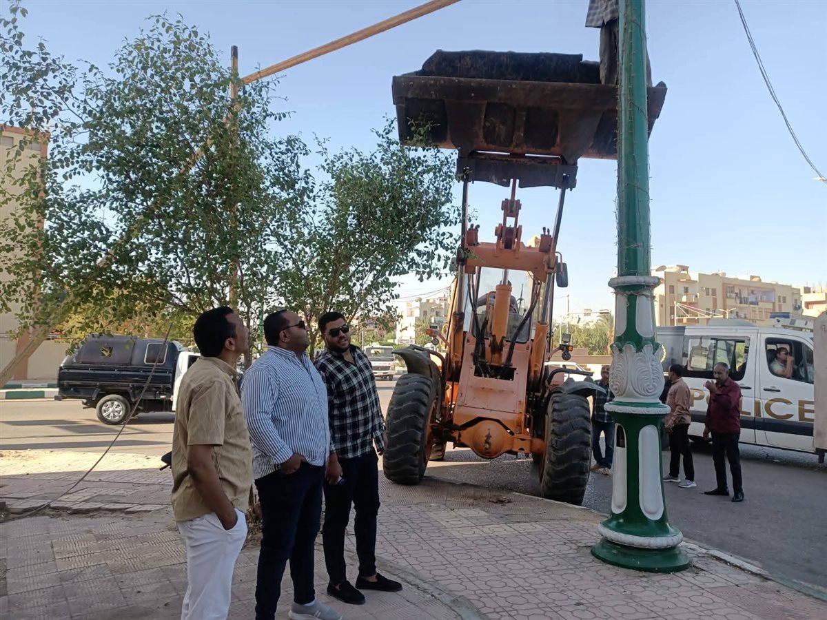 الوادى الجديد تزيل دعايا الانتخابا الغير مرخصة من الشوارع والميادين