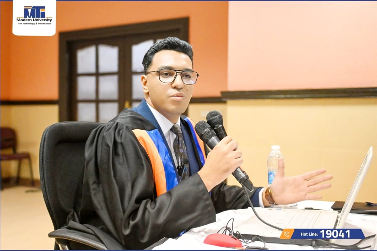 أثناء مناقشة الرسالة