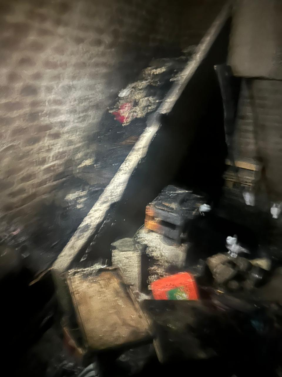 من آثار حريق المنزل في قنا