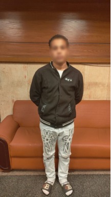 منادي سيارات يطلب مبالغ مالية مقابل وقوف السيارات بالقاهرة