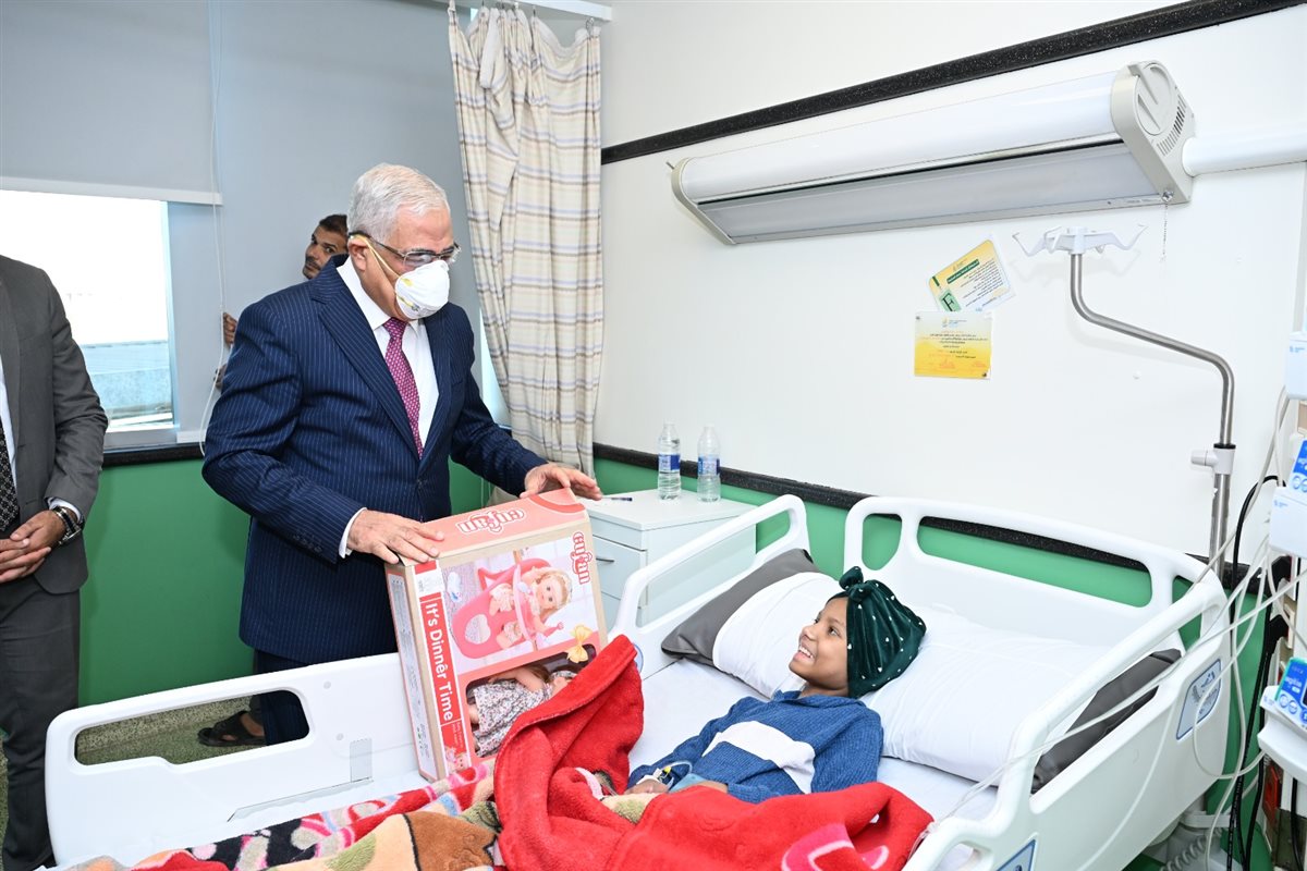 النائب العام يزور مستشفى سرطان الأطفال 57357