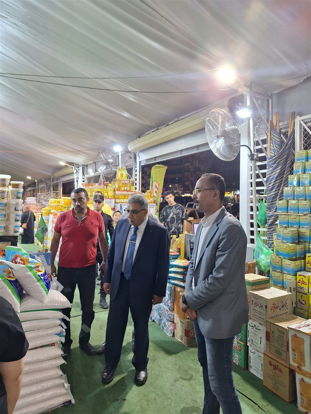 محافظ الدقهلية يتفقد منافذ بيع السلع