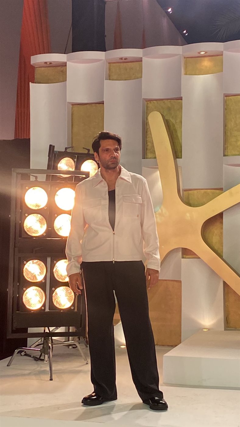 كان أورجانجي أوغلو مفاجأة ريد كاربت اليوم السادس من مهرجان الجونة