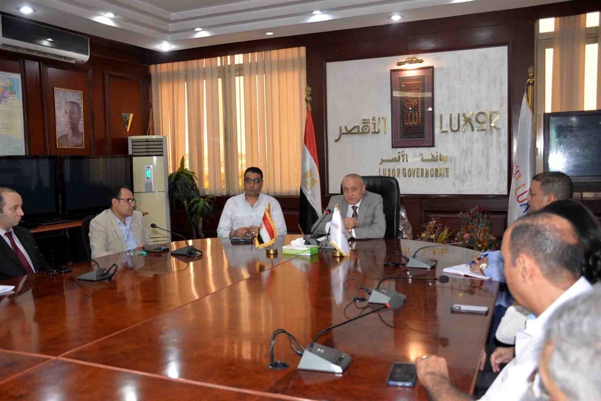 محافظ الأقصر يتابع الاستعدادات للموسم السياحي
