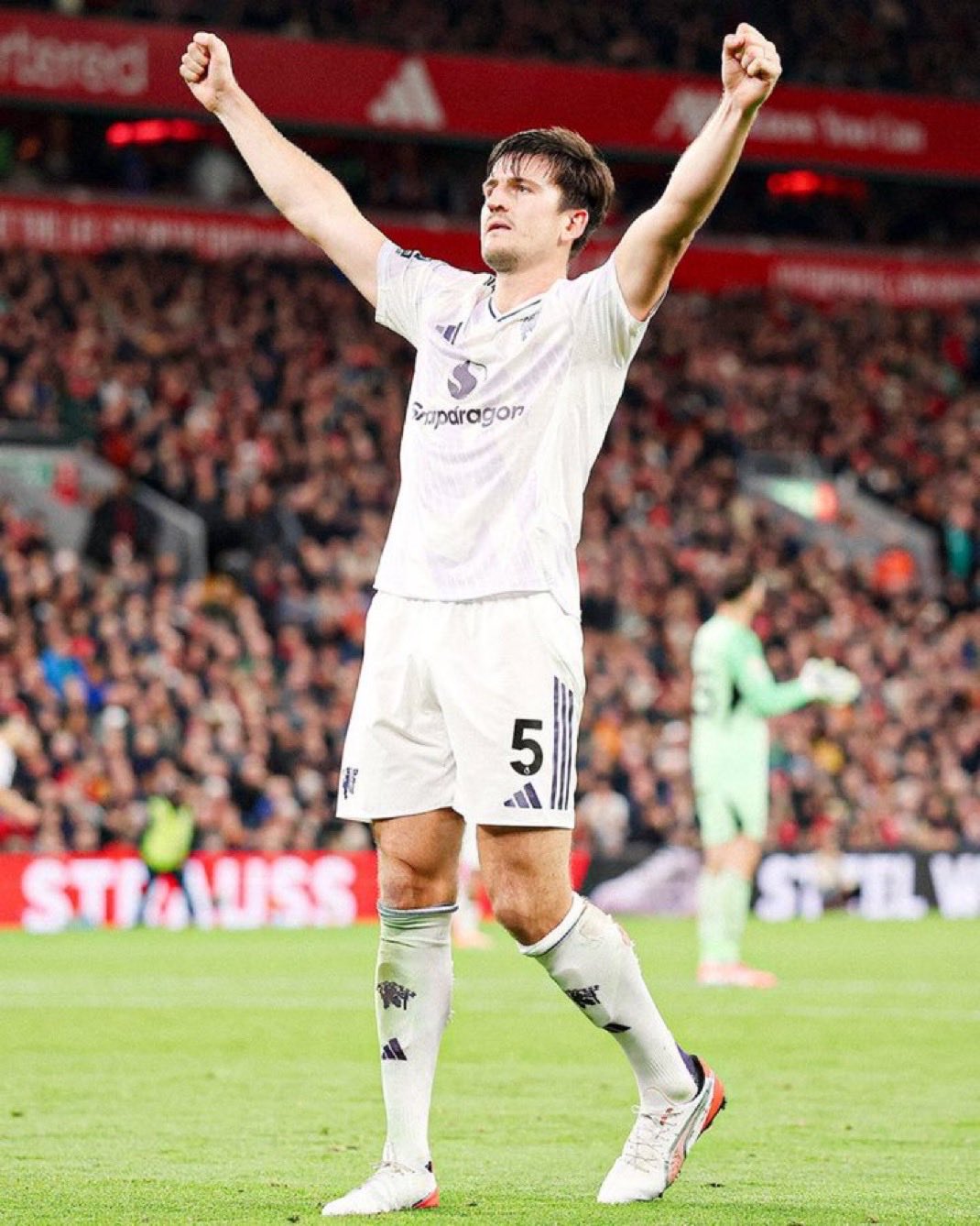 هاري ماجواير مدافع فريق مانشستر يونايتد ومنتخب إنجلترا