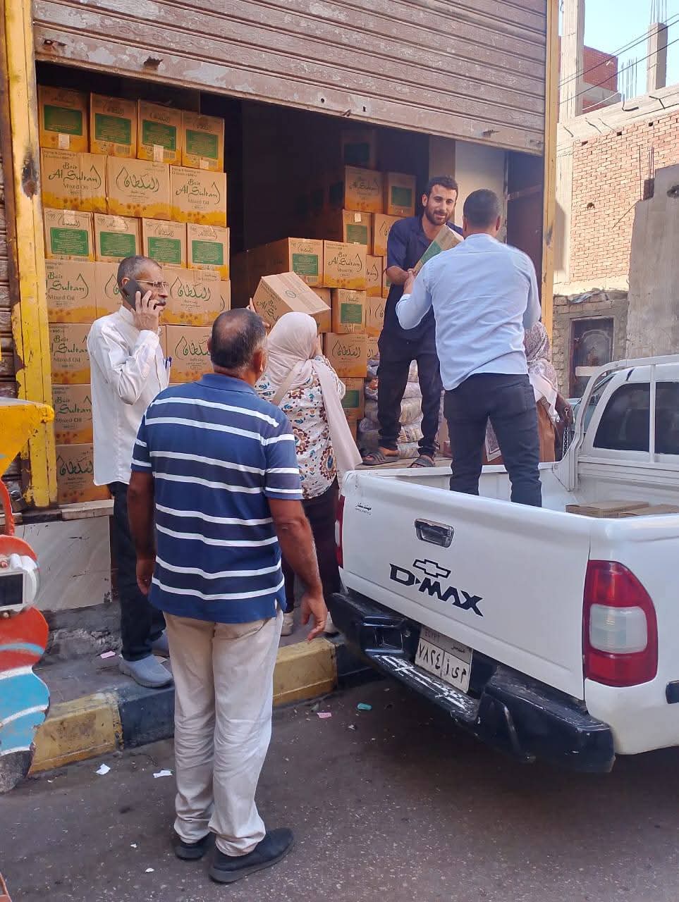 ضبط 6 طن سلع تموينية وحرة داخل مخزن غير مرخص في المنوفية