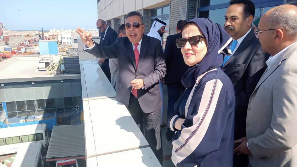 استقبال شحنات المساعدات الإغاثية