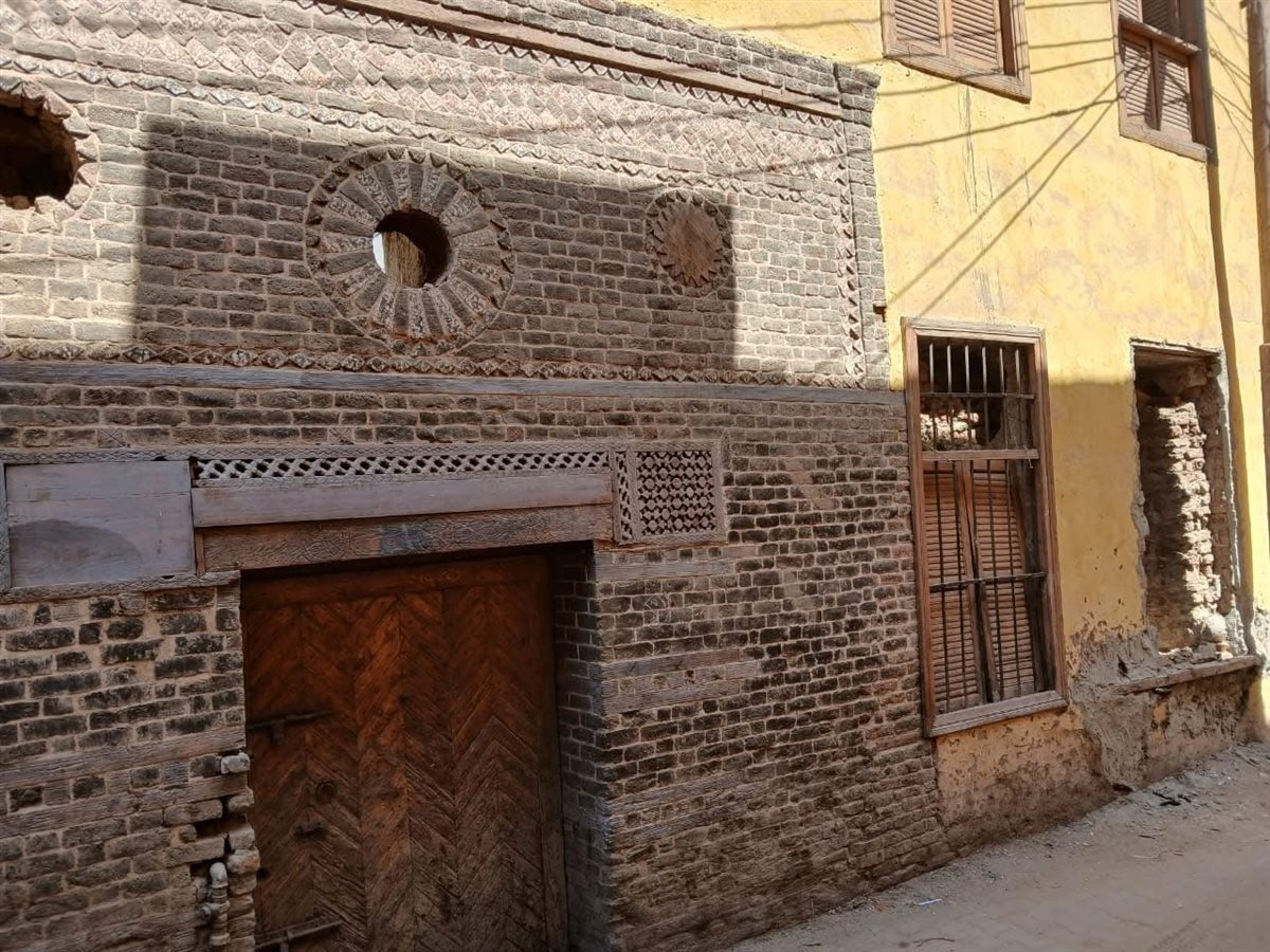 هدم واجهة آثر إسلامى في إسنا يثير الجدل&nbsp;