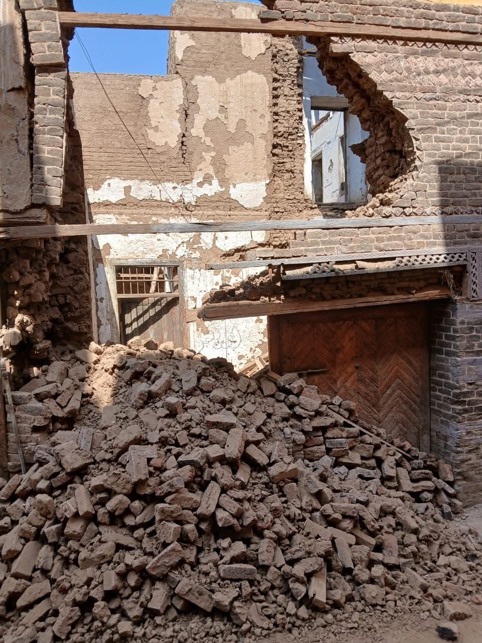 هدم واجهة آثر إسلامى في إسنا يثير الجدل&nbsp;