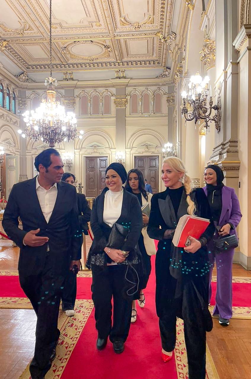 انور الكموني ورباب عبد العاطي خلال تفقد قصر عابدين