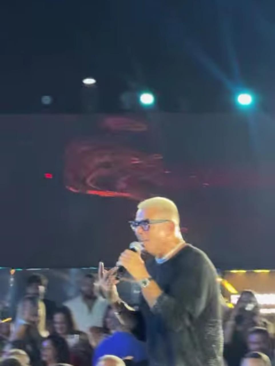 عمرو دياب يشعل حفله على هامش مهرجان الجونة السينمائي