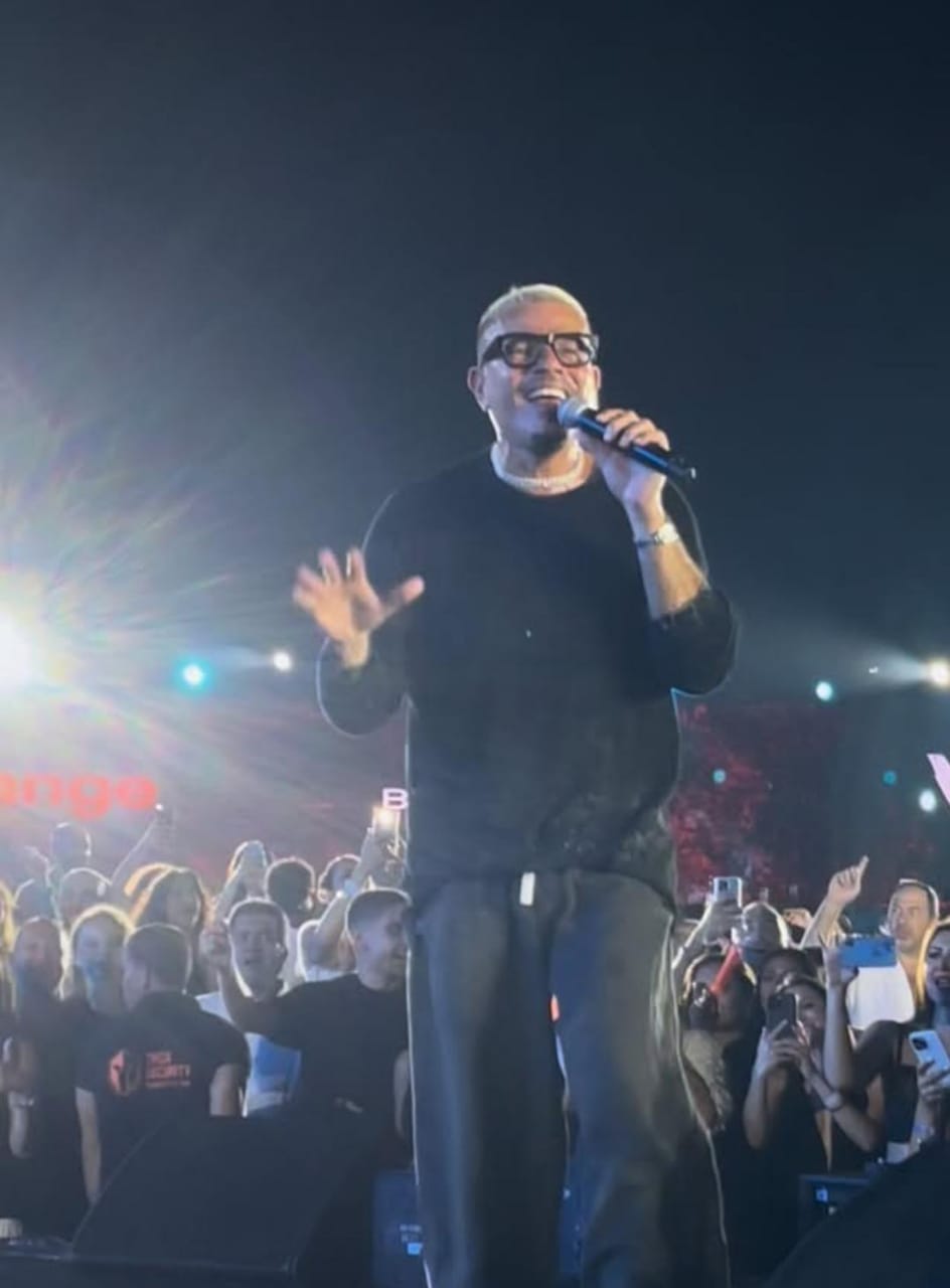 عمرو دياب يشعل حفله على هامش مهرجان الجونة السينمائي