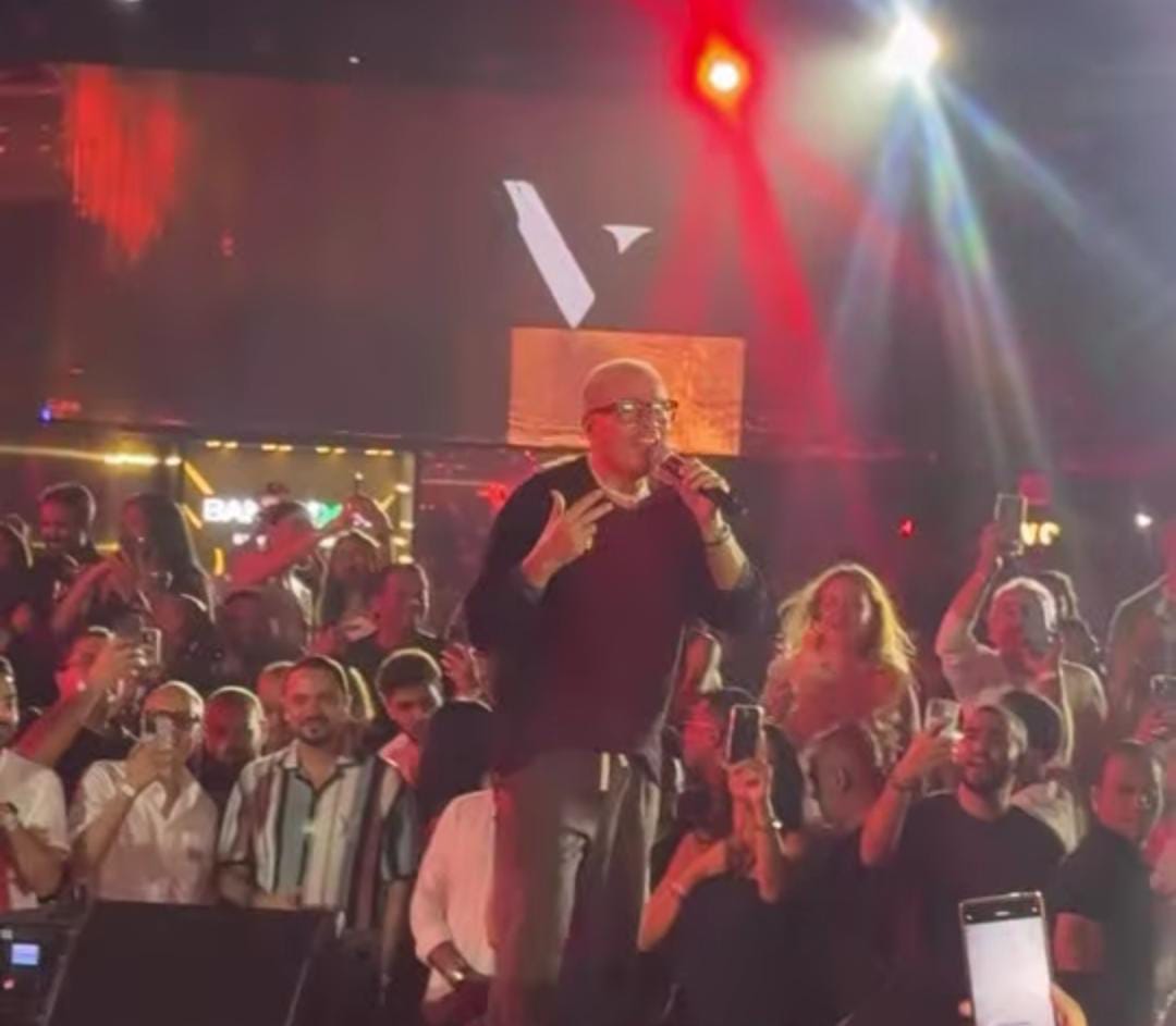 عمرو دياب يشعل حفله على هامش مهرجان الجونة السينمائي