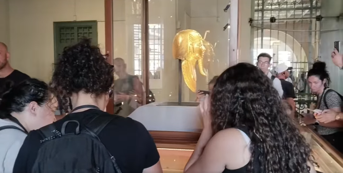  القناع الجنائزي الذهبي للملك بسوسنس الأول