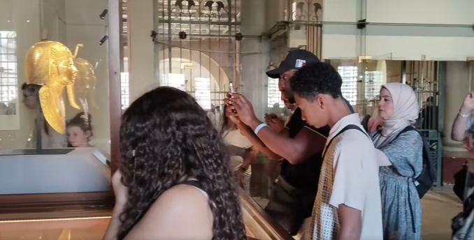  القناع الجنائزي الذهبي للملك بسوسنس الأول