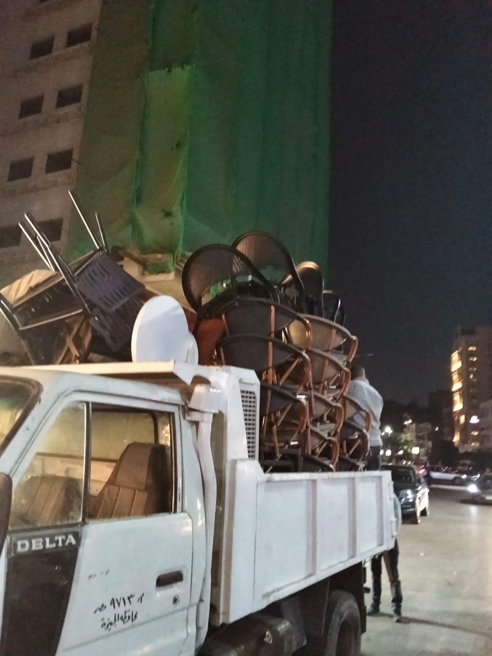 حملات مكثفة لرفع إشغالات الكافيهات بجزيرة العرب بالمهندسين