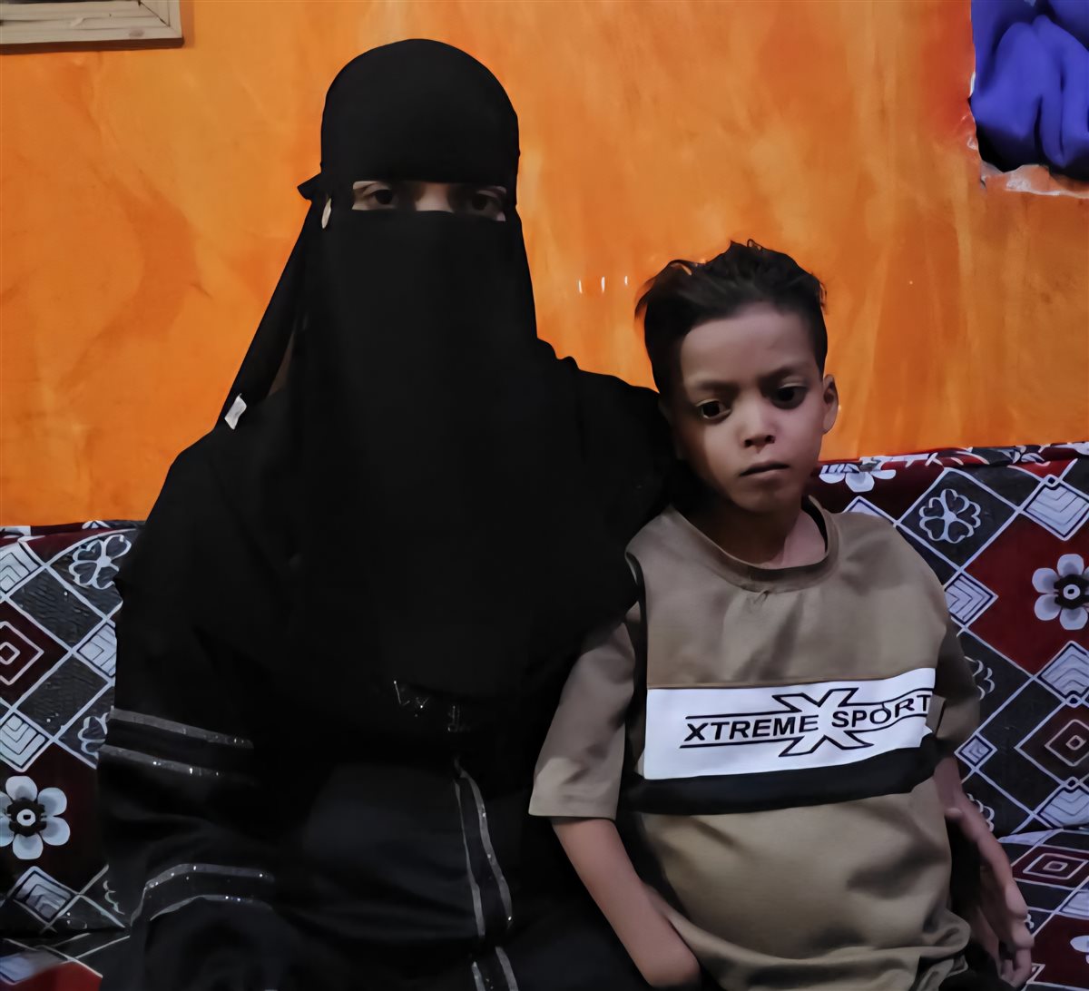 أم تستغيث لعلاج ابنها في قنا