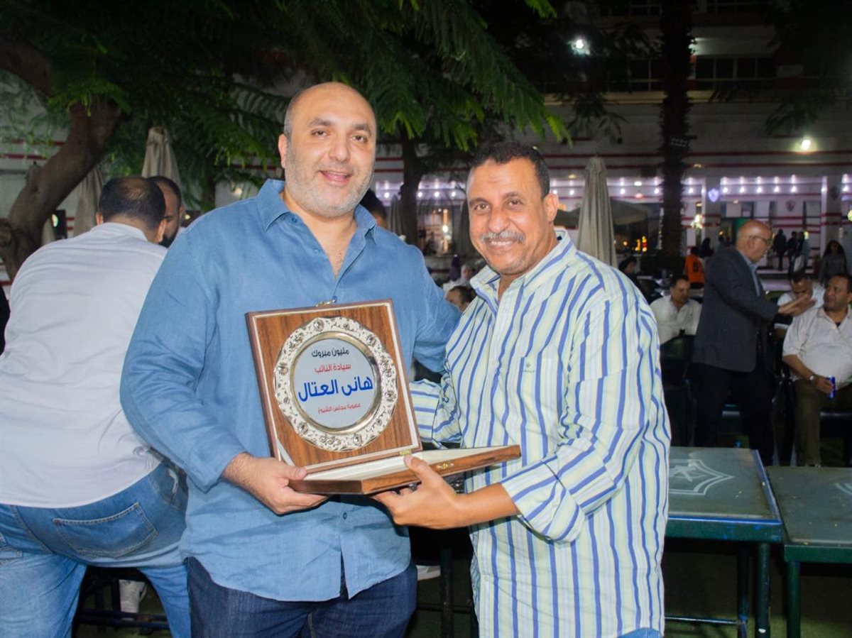 أعضاء نادي الزمالك يحتفلون بتعيين هاني العتال عضوا بمجلس الشيوخ