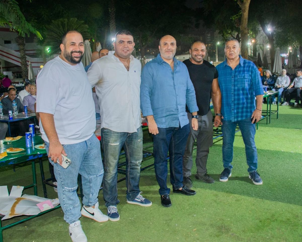 أعضاء نادي الزمالك يحتفلون بتعيين هاني العتال عضوا بمجلس الشيوخ