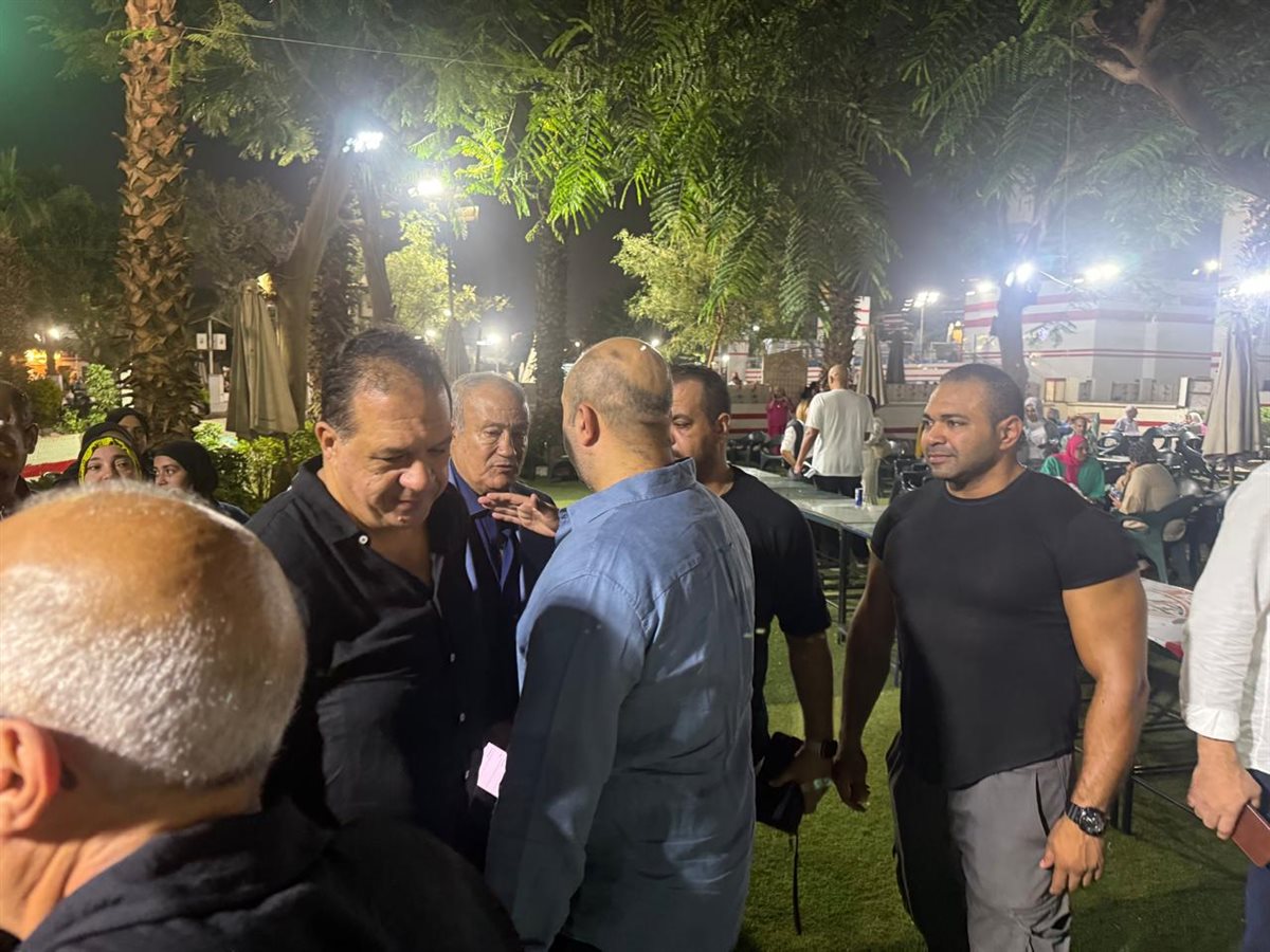 أعضاء نادي الزمالك يحتفلون بتعيين هاني العتال عضوا بمجلس الشيوخ