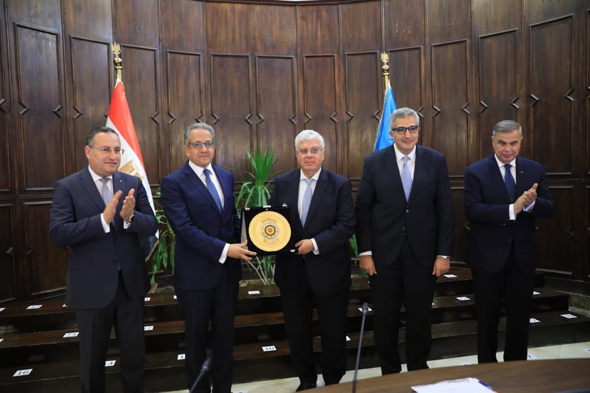 تكريم المجلس الأعلى للجامعات للدكتور خالد العناني