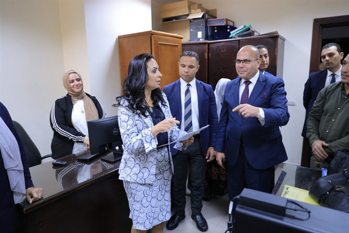 وزيرة التضامن تشهد إجراءات تسليم الأطفال لأسر بديلة كافلة<br> 