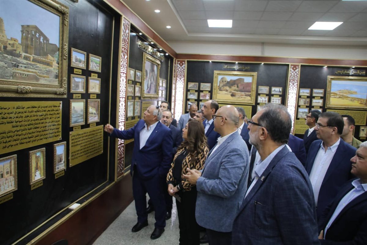 وزيرا التنمية المحلية والزراعة يتفقدان مجمع المصالح الحكومية للخدمات الذكية في الوادي الجديد