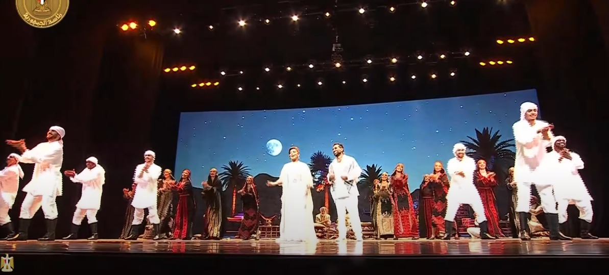 بالشال الفلسطيني والطريقة البدوية.. أحمد سعد وأصالة يشاركان في احتفالية وطن السلام