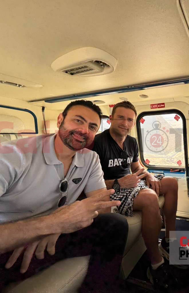 محمد كريم يصطحب نجل الفنان العالمي كلينت إيستوود في جولة خاصة بالأهرامات