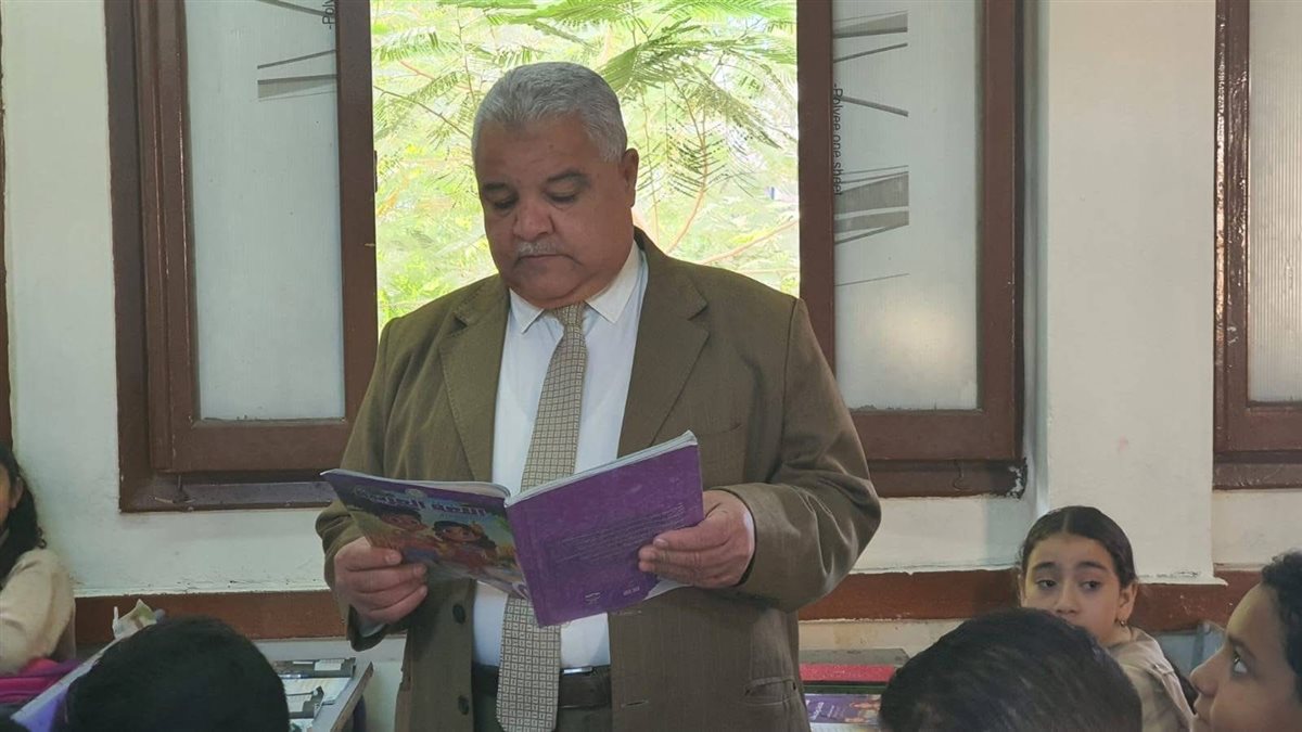 وكيل تعليم الأقصر يتابع البرنامج القومى لتنمية مهارات اللغة