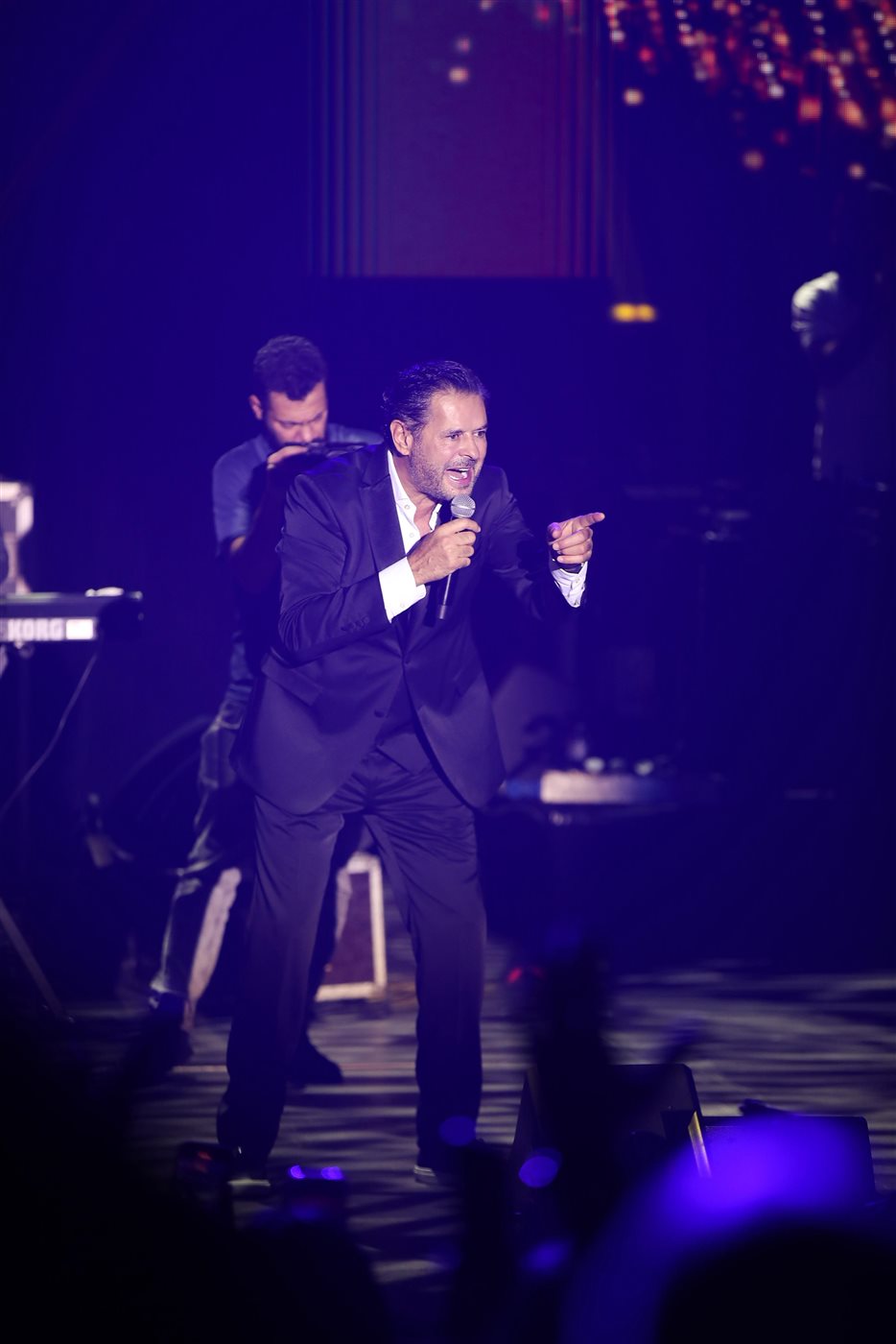 4500 شخص.. راغب علامة يرفع شعار كامل العدد في حفله الأخير بـ باريس