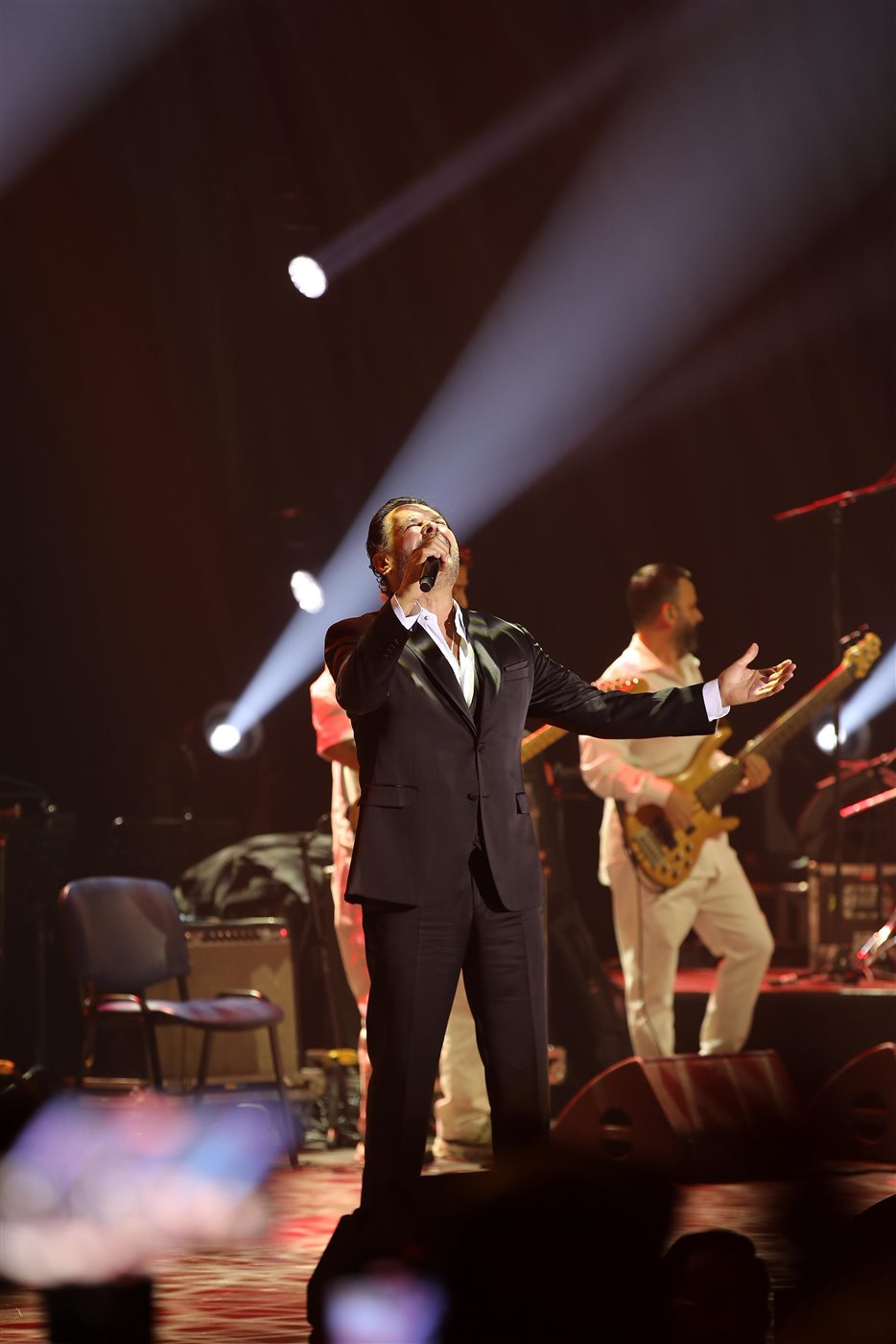 4500 شخص.. راغب علامة يرفع شعار كامل العدد في حفله الأخير بـ باريس