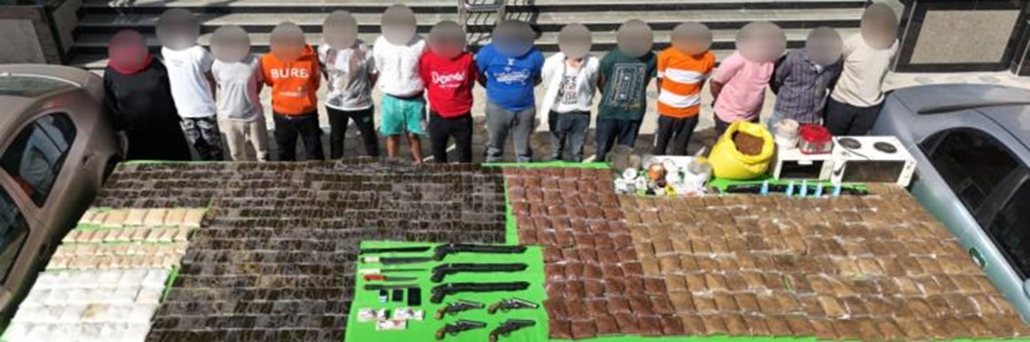 المتهمين والمضبوطات 