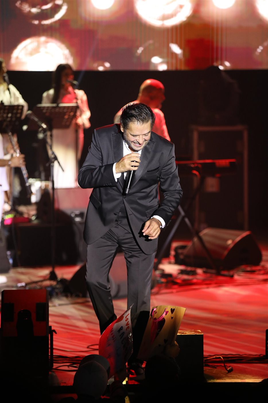 4500 شخص.. راغب علامة يرفع شعار كامل العدد في حفله الأخير بـ باريس