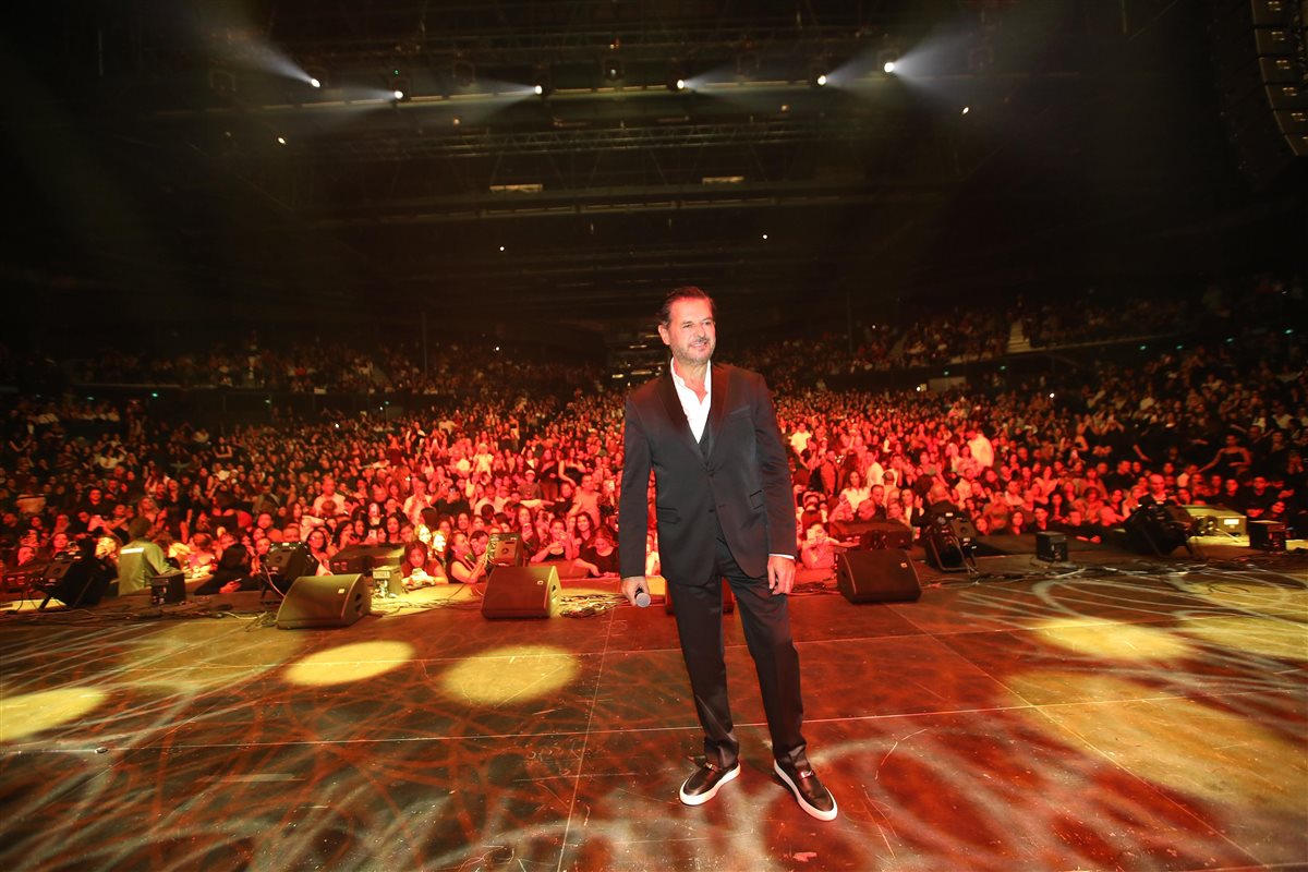 4500 شخص.. راغب علامة يرفع شعار كامل العدد في حفله الأخير بـ باريس