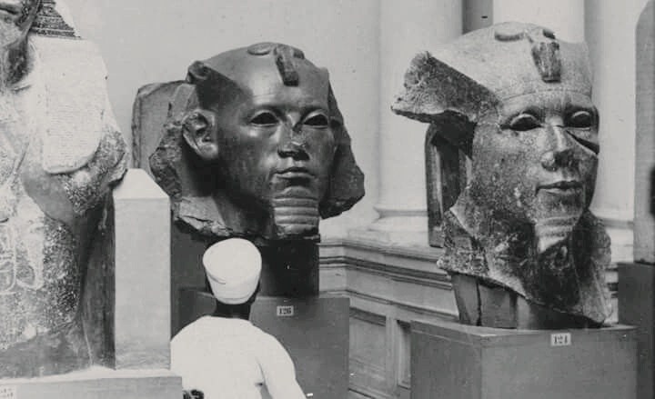 صورة نادرة لرؤوس الملك أمنمحات الثالث تجسد عبقرية الفن المصري القديم