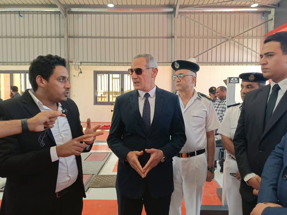 مدير أمن الأقصر يفتتح وحدة المرور المطورة بطيبة 