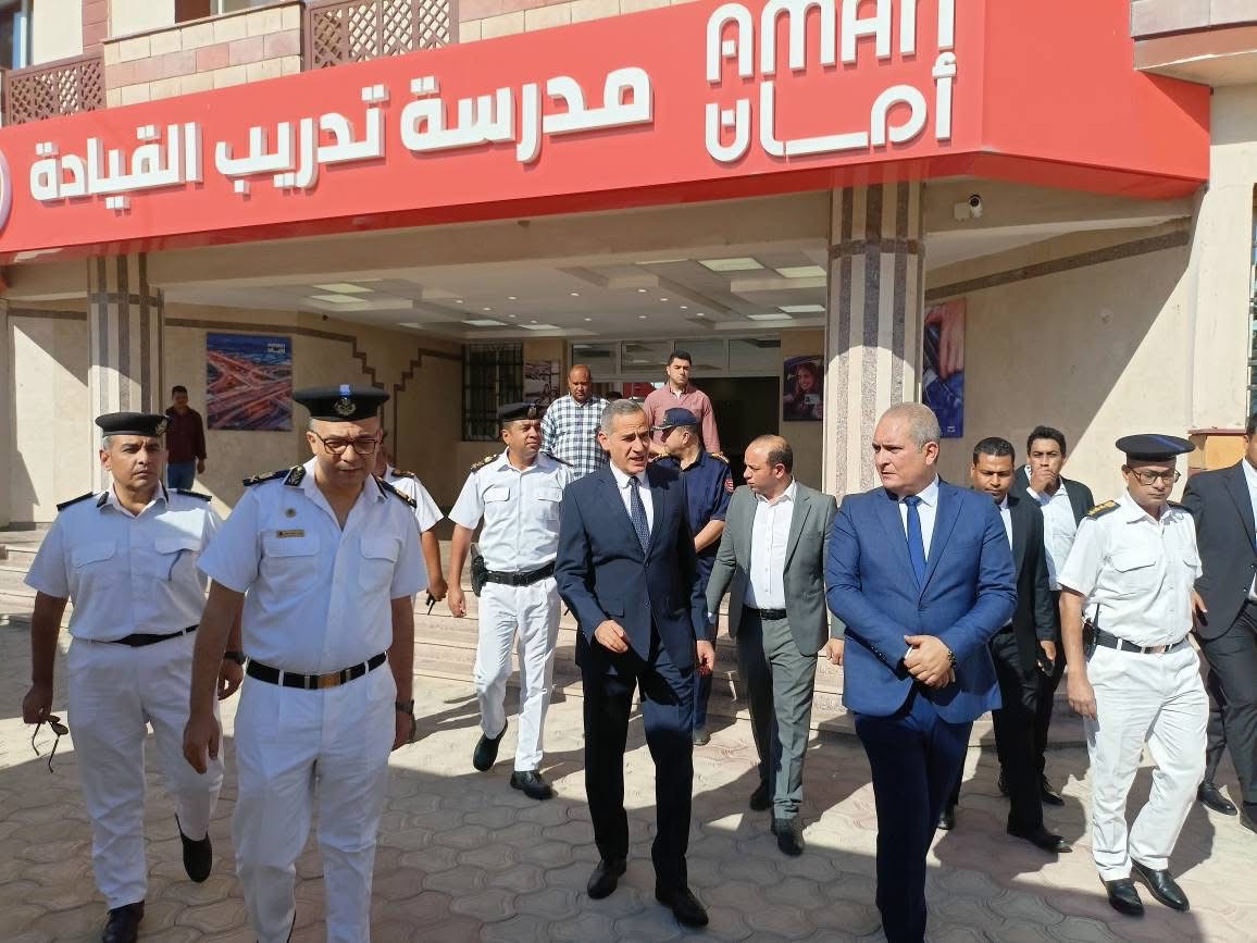 مدير أمن الأقصر يفتتح وحدة المرور المطورة بطيبة 