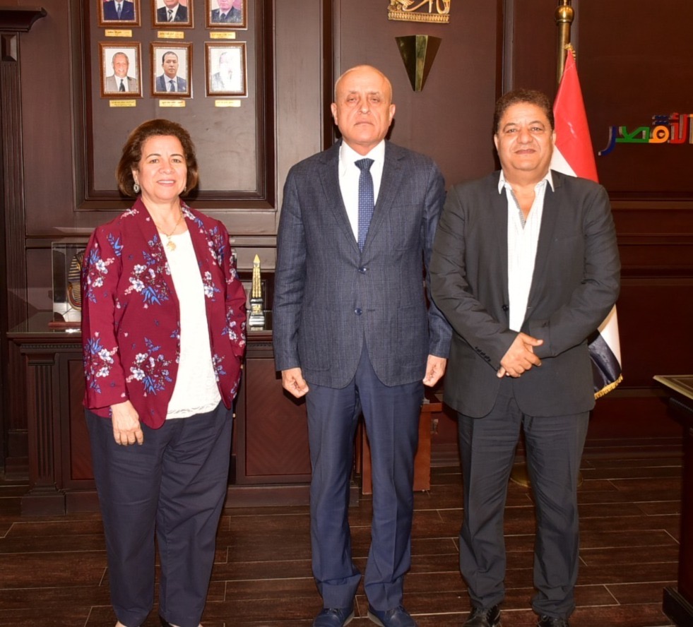 محافظ الأقصر يلتقي ادارةً مهرجان الأقصر للسينما الأفريقية