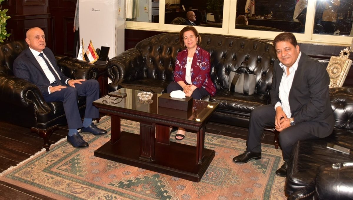 محافظ الأقصر يلتقي ادارةً مهرجان الأقصر للسينما الأفريقية