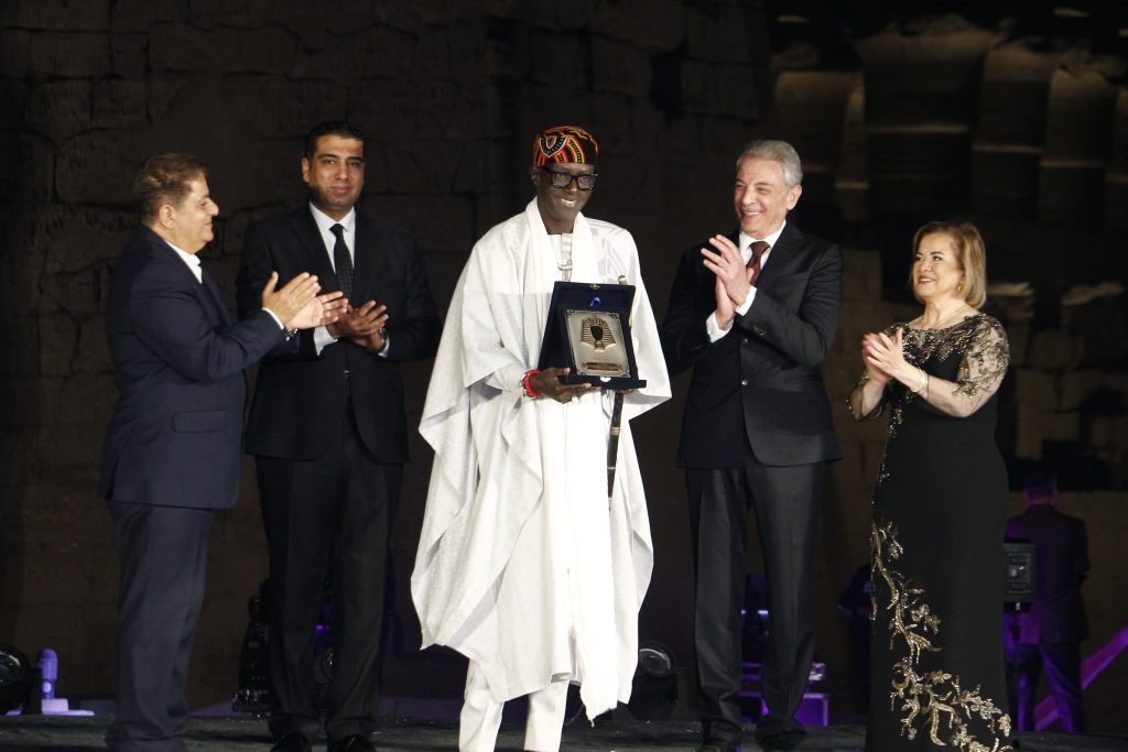 محافظ الأقصر يلتقي ادارةً مهرجان الأقصر للسينما الأفريقية