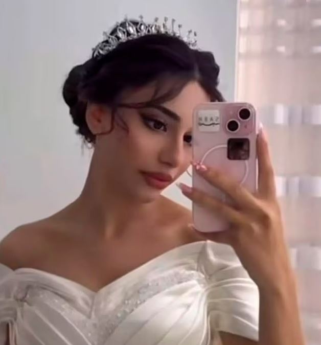 الشابة التركية 