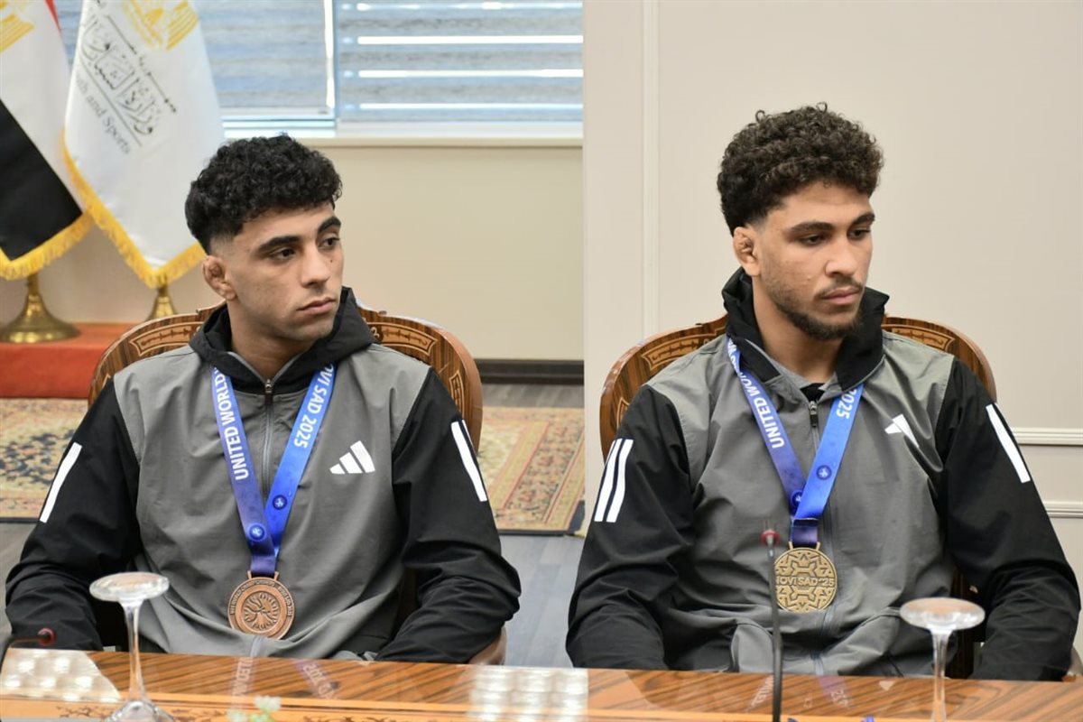 وزير الرياضة يكرم لاعبي المصارعة