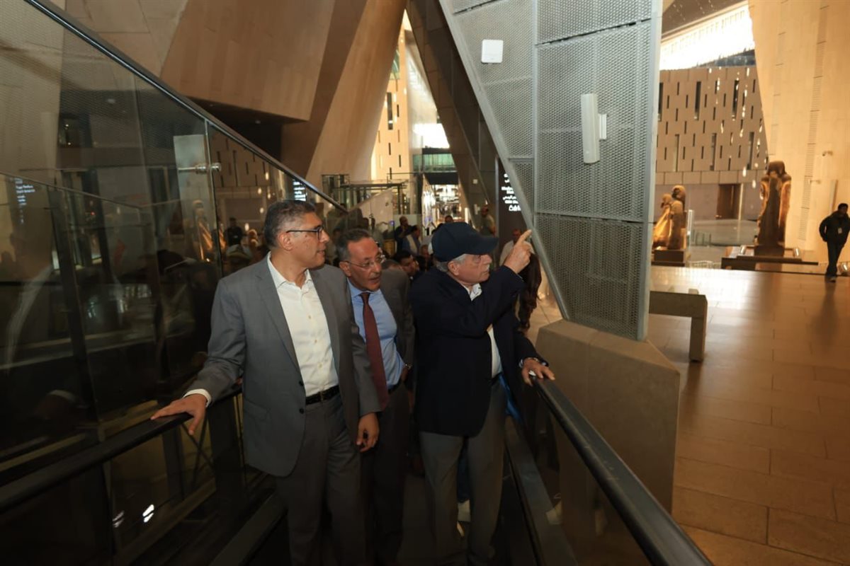 محافظ الجيزة&nbsp;ومستشار رئيس الجمهورية يتفقدان المتحف المصري الكبير&nbsp;