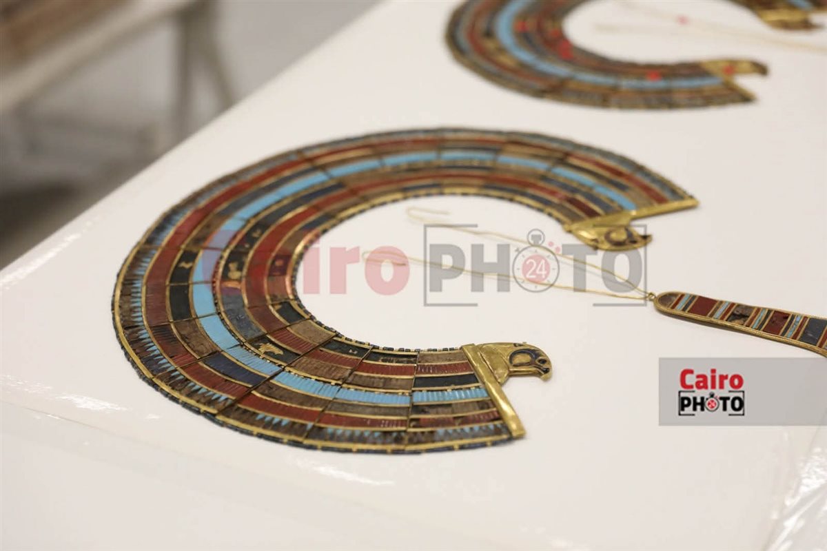 قلادة ذهبية للملك توت عنخ آمون