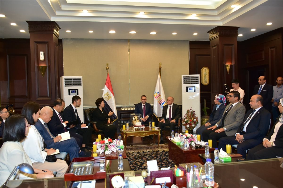 محافظ الأقصر يستقبل وفد سيشوان الصيني