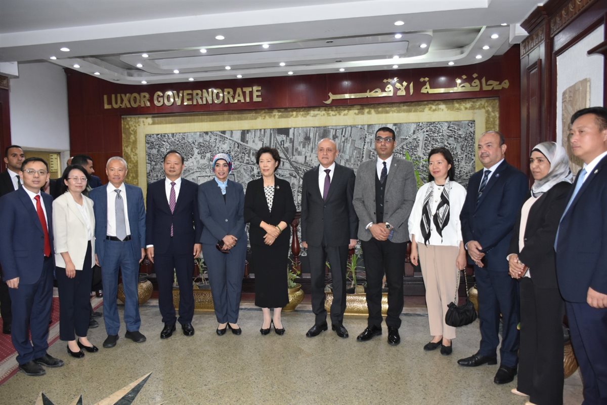 محافظ الأقصر يستقبل وفد سيشوان الصيني