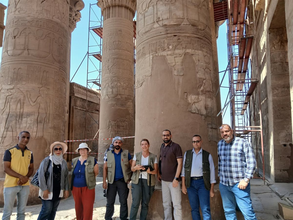 مدير عام آثار أسوان يتفقد معبد كوم أمبو