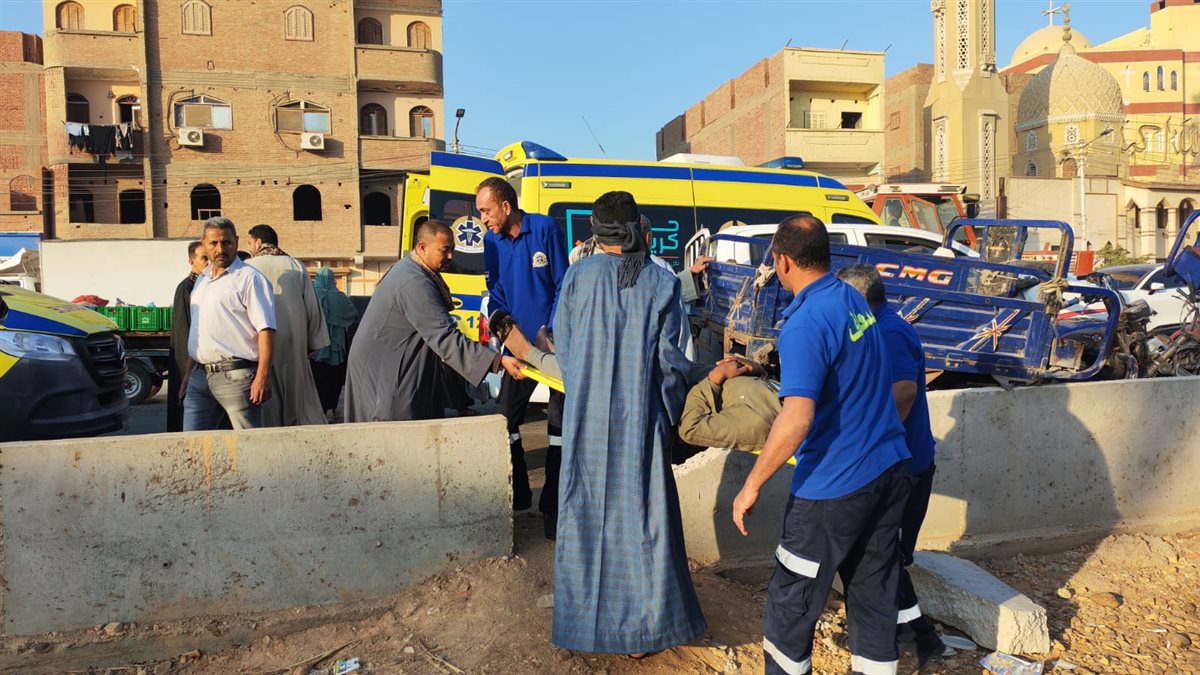 حادث تصادم سيارة نقل و2 تروسيكل